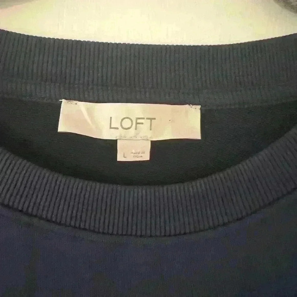 LOFT size large unique sweat shirt in dark blue color. Love the shoulders (C118) - Picture 3 of 10